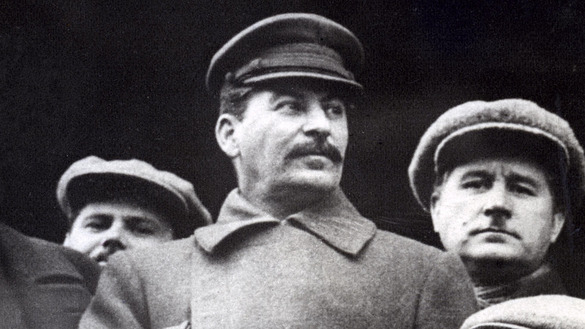 11042-stalin_in_1937-585_329.jpg