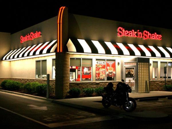 Один из ресторанов Steak n’ Shake в Индианаполисе Один из ресторанов Steak n’ Shake в Индианаполисе