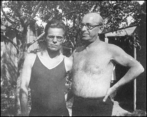 Нестор Махно (слева) и Александр Беркман в Париже. 1927 г, Нестор Махно (слева) и Александр Беркман в Париже. 1927 г,